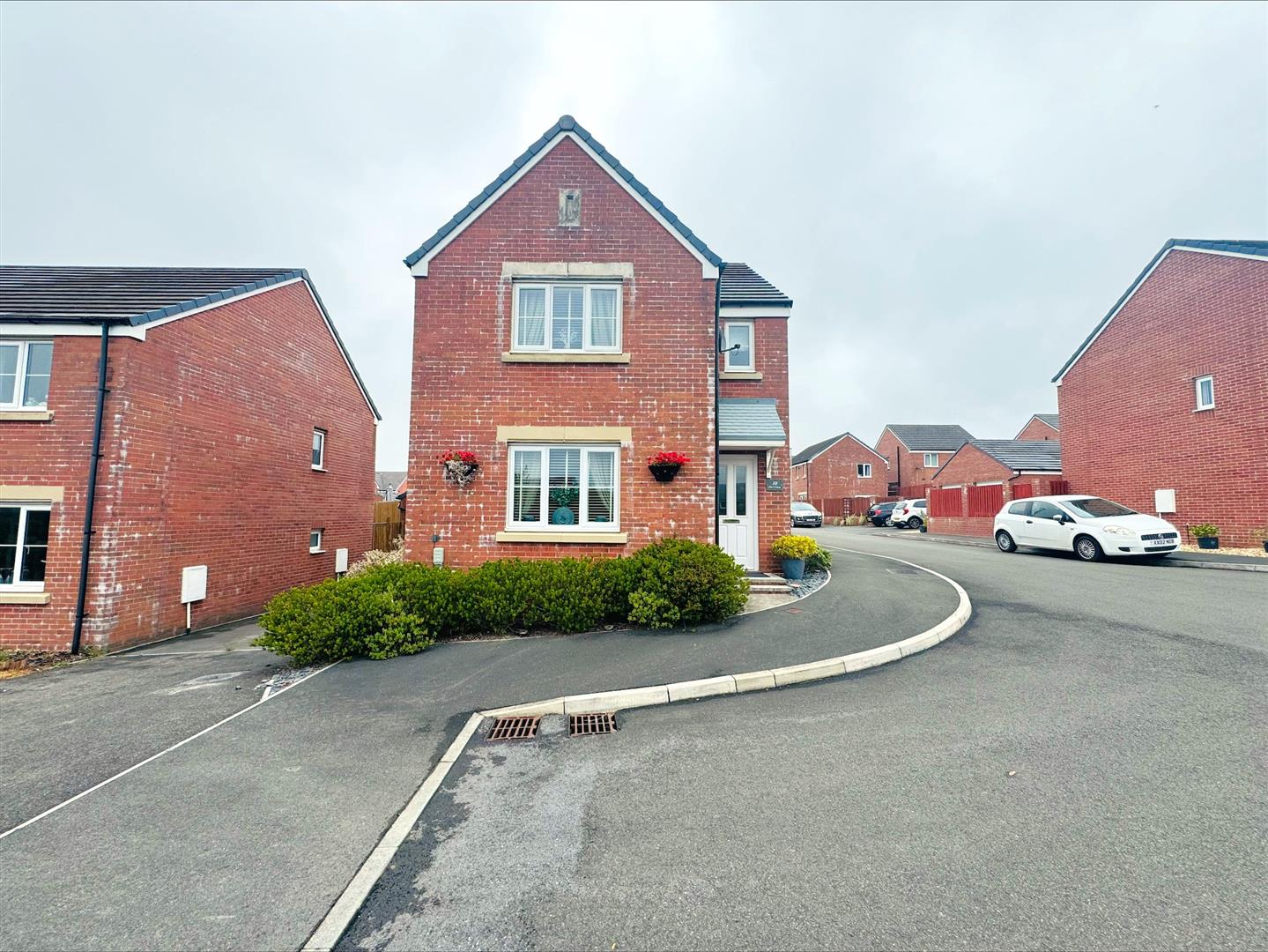 Clos Y Nant, Carway, Kidwelly, SA17 4JH